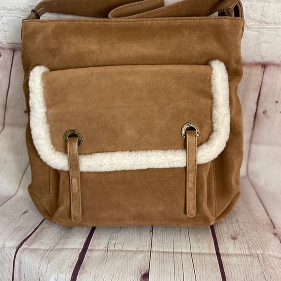 ✨✨ Host Pick ✨✨UGG® Heritage Hobo - Picture 3 of 14